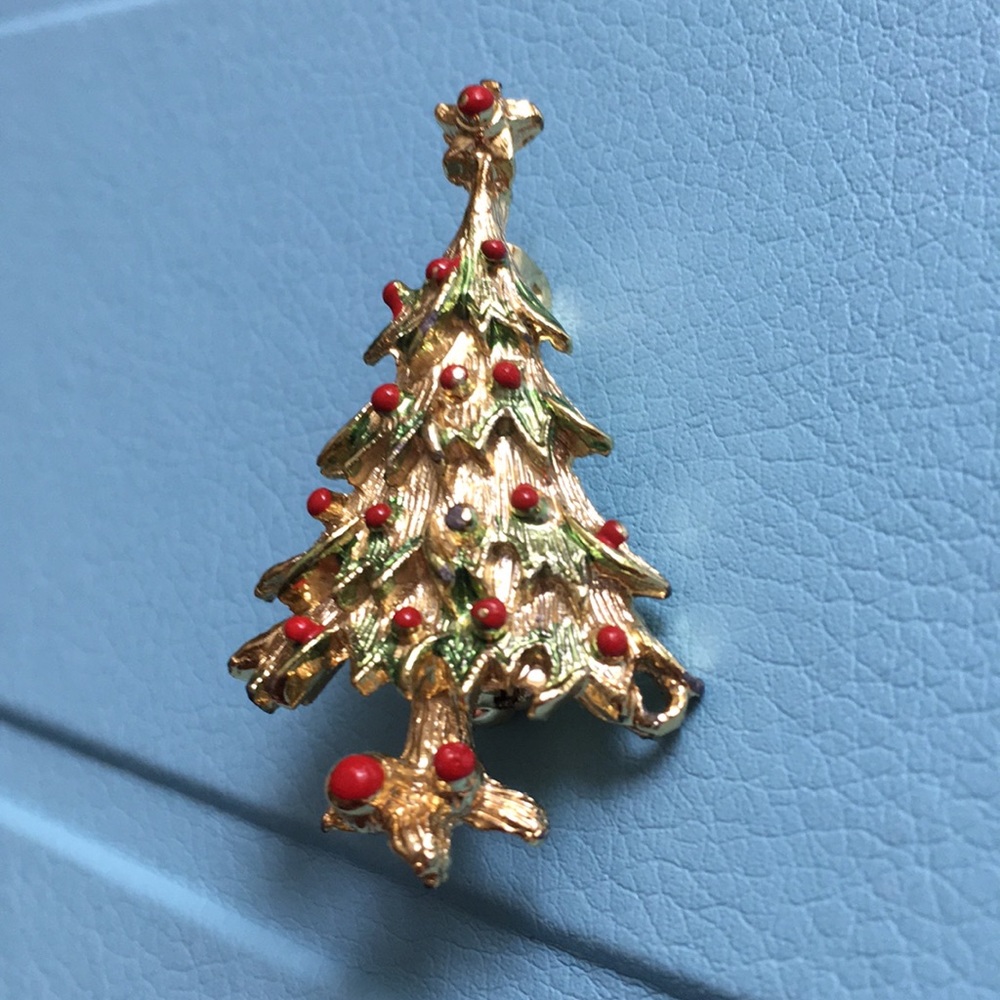 Christmas tree pin
